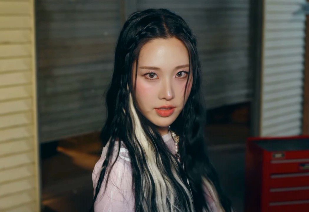 Behind-the-scenes cut of Nayun (MOMOLAND)