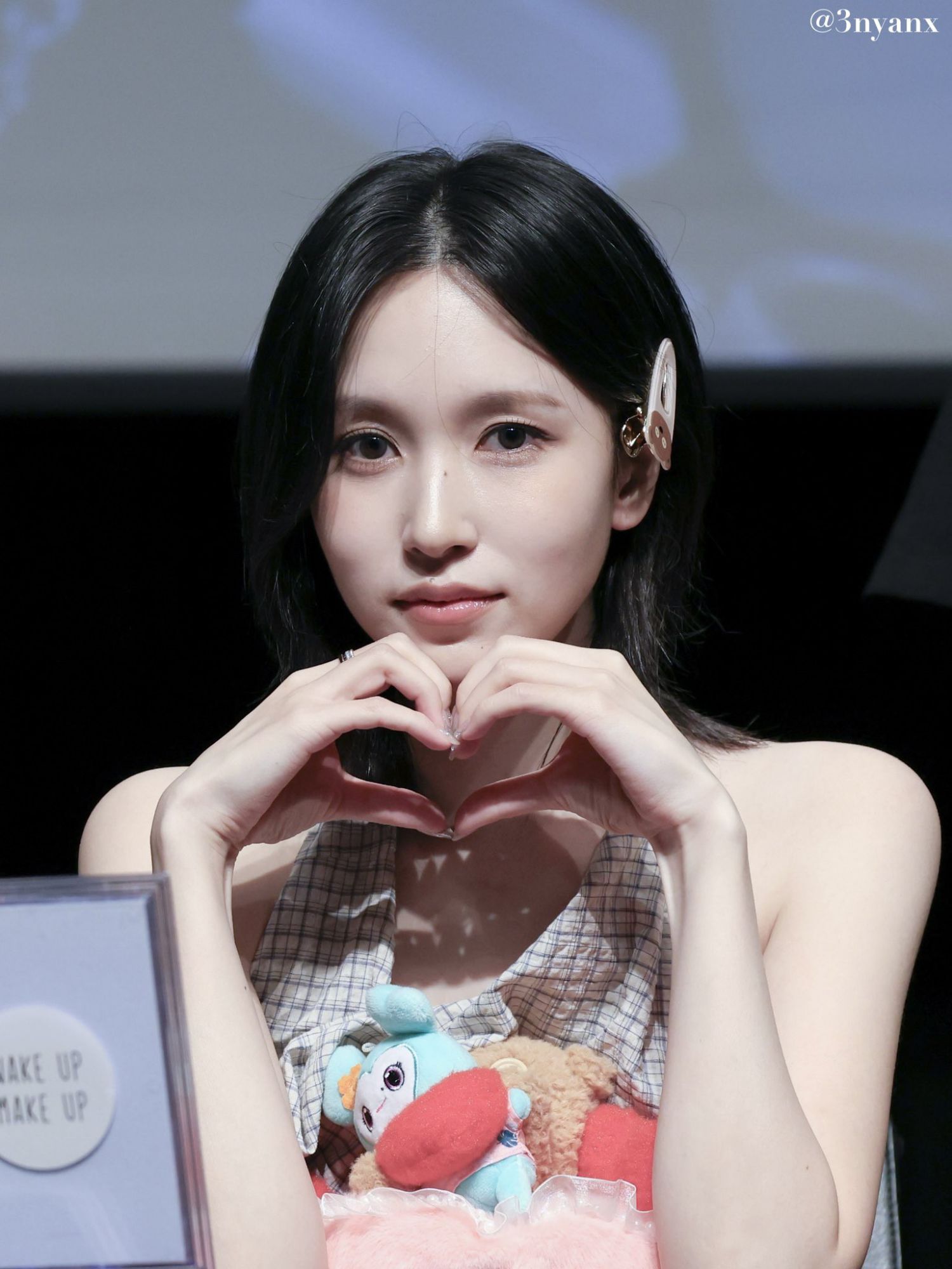 Behind-the-scenes cut of Mina (TWICE)