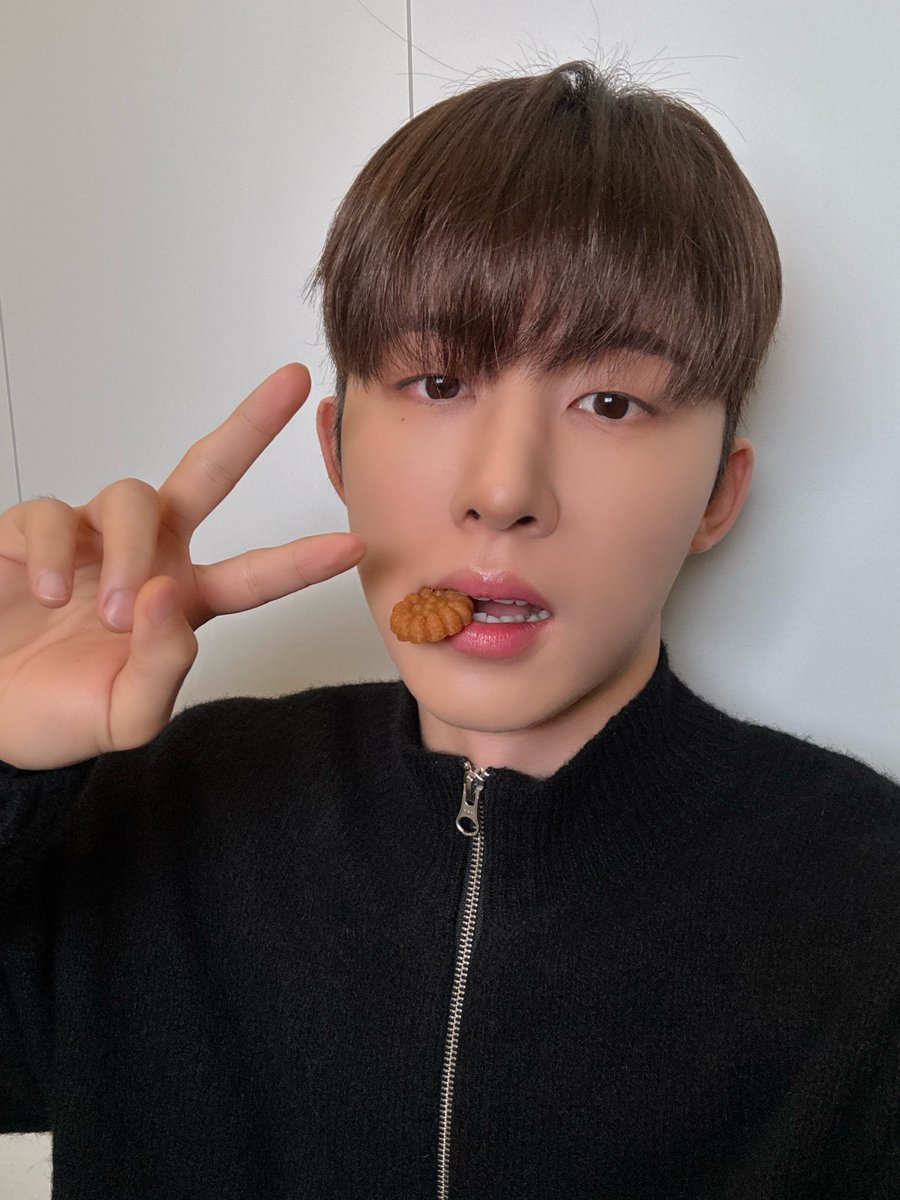 A moment captured by B.I's fan