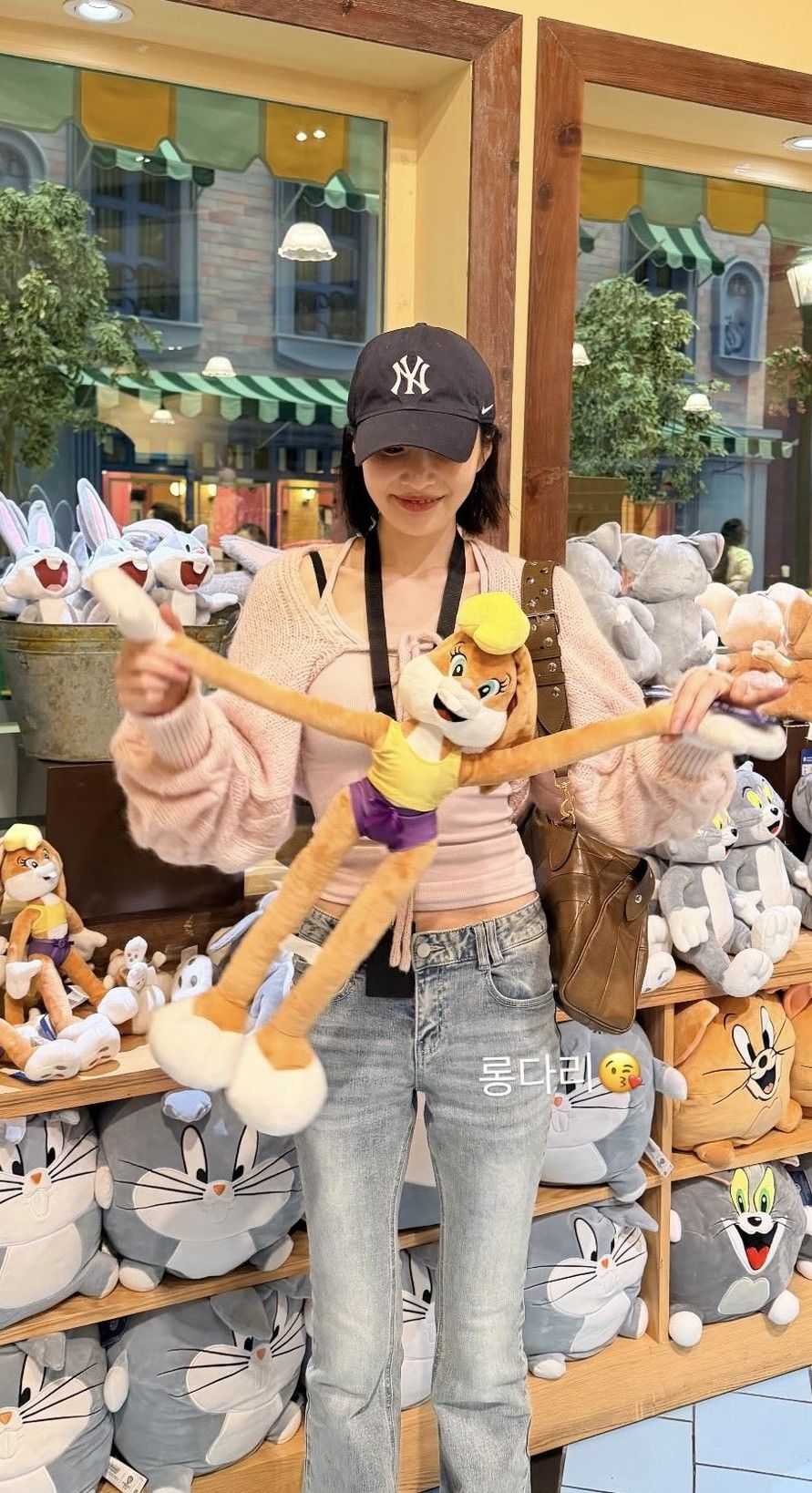 Recent activity shot of Joy (Red Velvet)