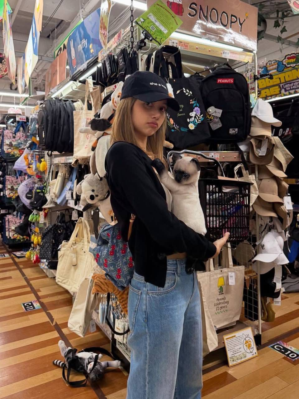 Recent activity shot of Lisa (BLACKPINK)