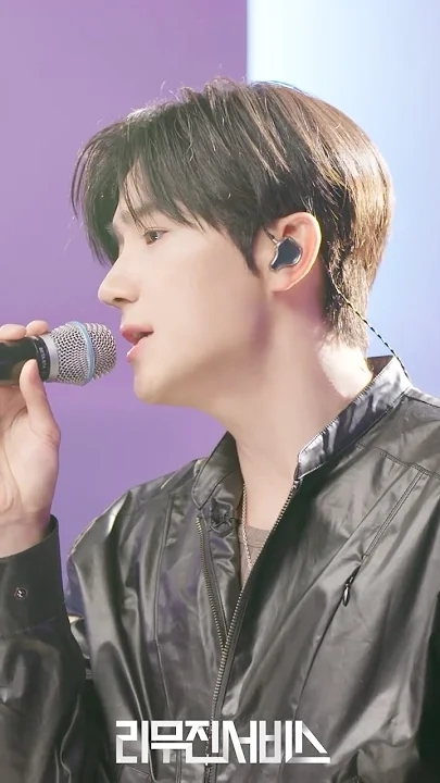 A moment captured by Hyunjae (THE BOYZ)'s fan