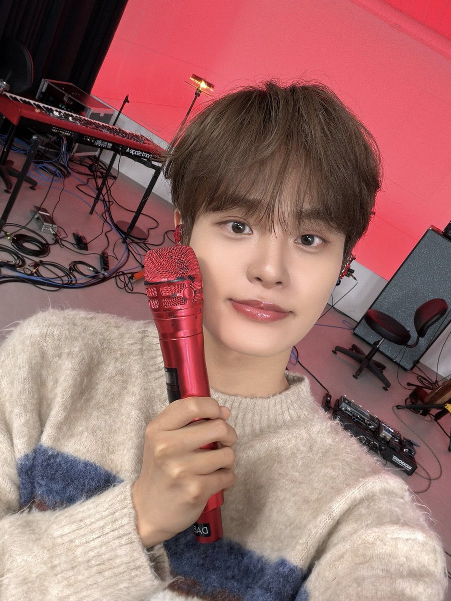 Behind-the-scenes cut of AB6IX