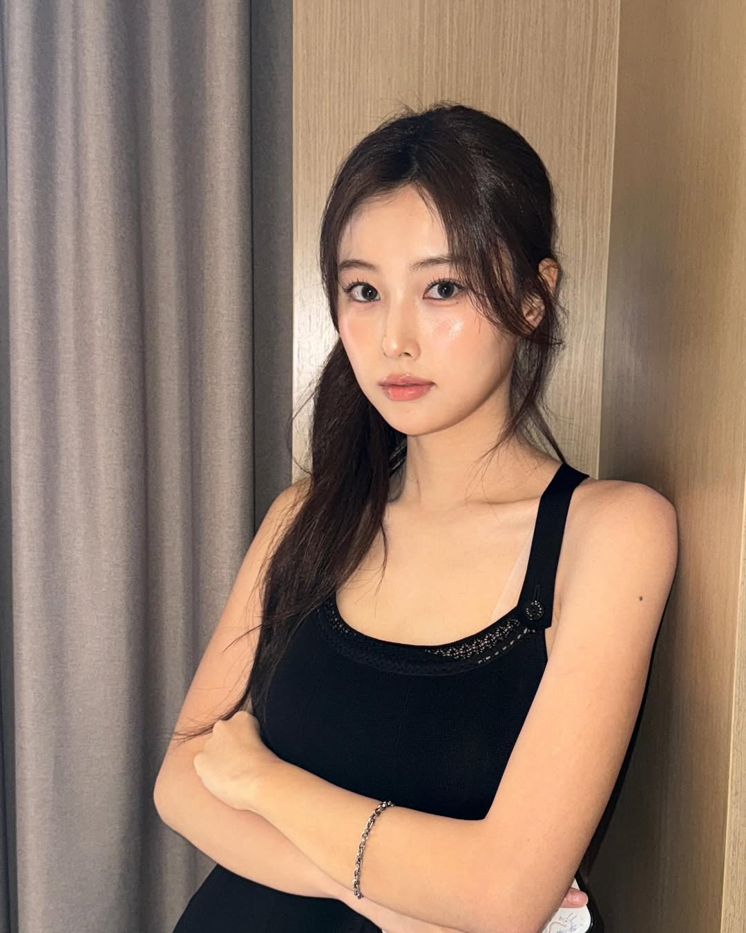 A moment captured by Kang Hyewon's fan