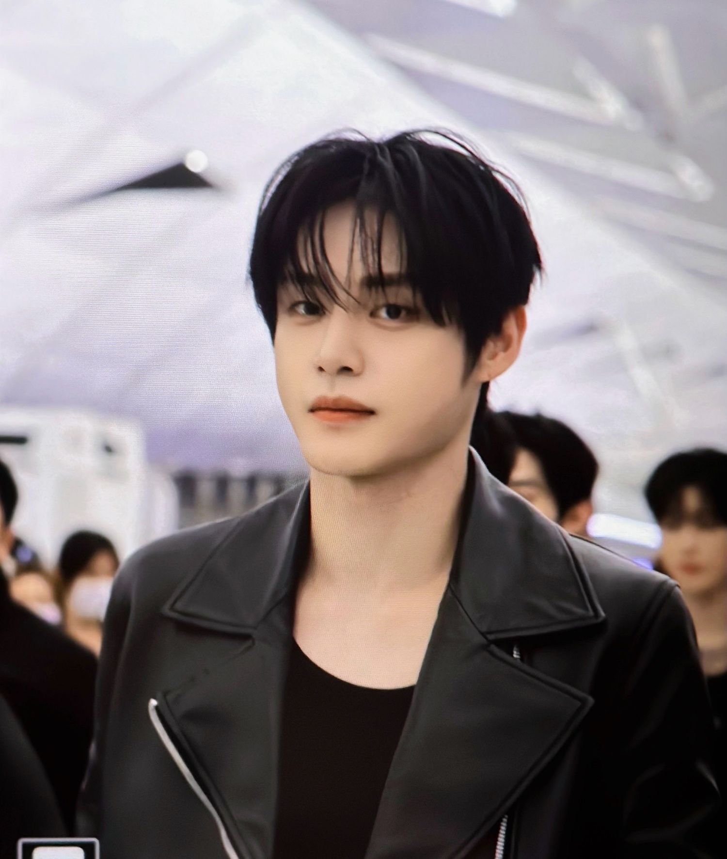 Behind-the-scenes cut of Kim Jiwoong (ZEROBASEONE)