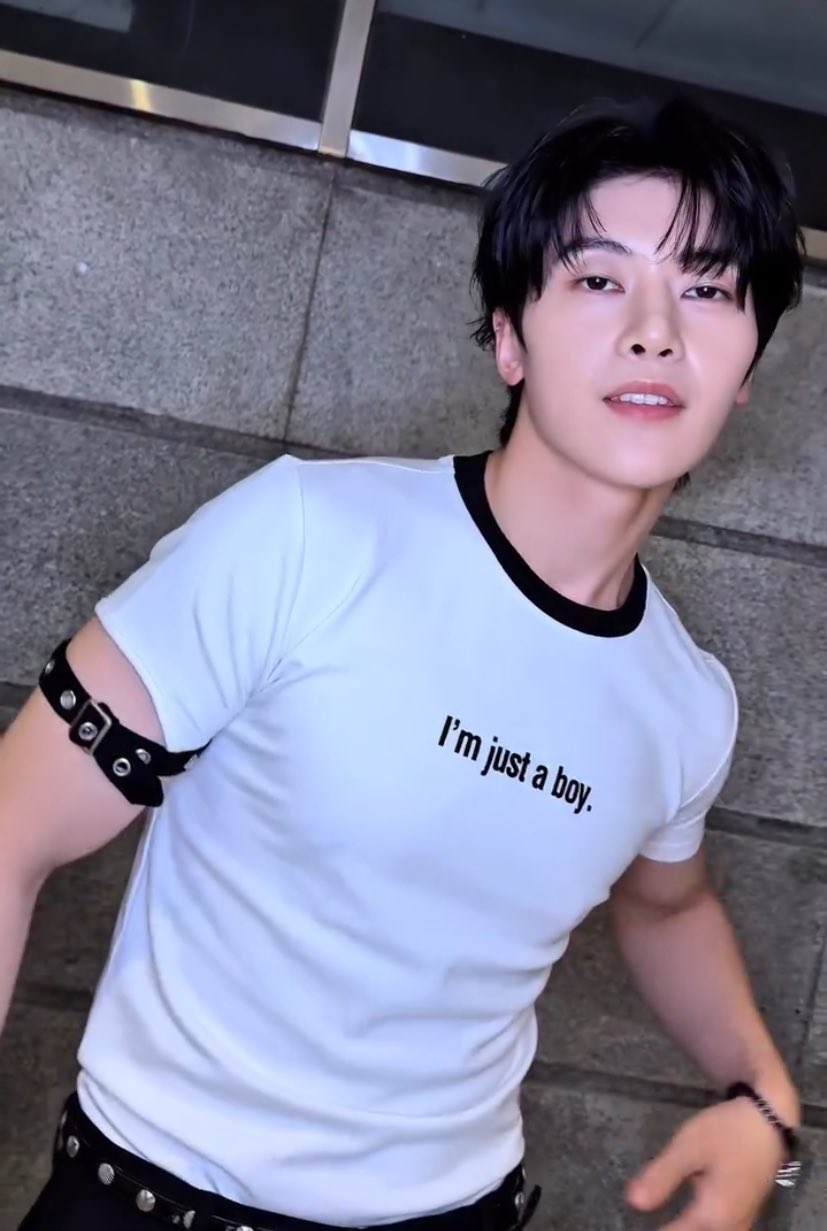 Recent activity shot of Seok Matthew (ZEROBASEONE)