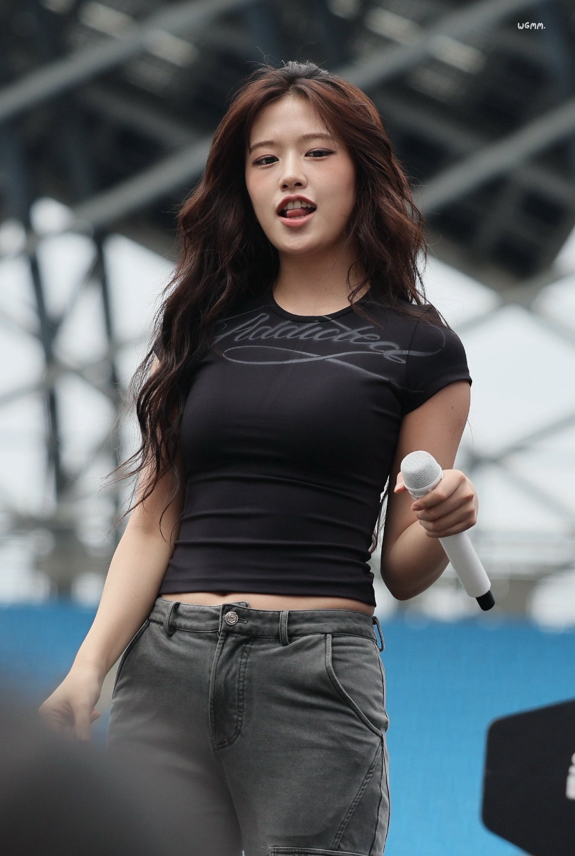 Behind-the-scenes cut of An Yujin (IVE)