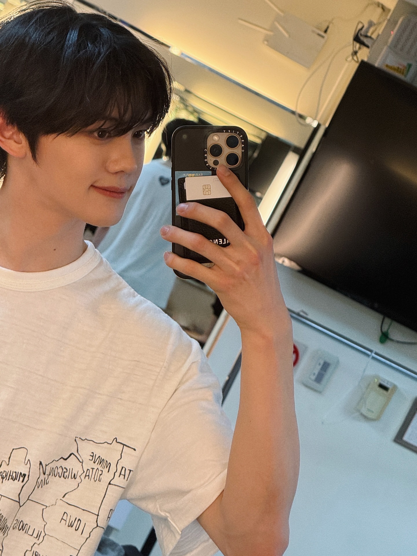 Recent activity shot of Kim Gyuvin (ZEROBASEONE)