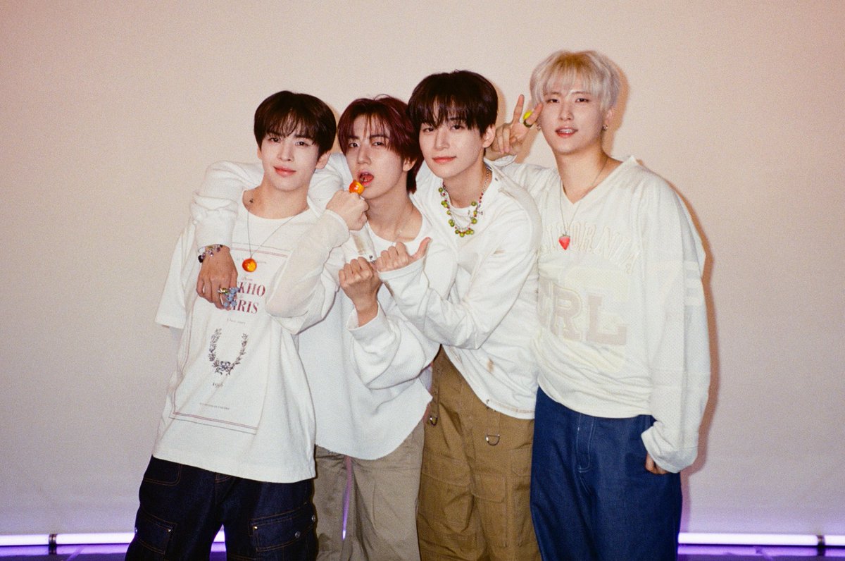 A moment captured by CRAVITY's fan