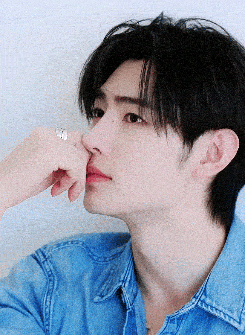 成训 (ENHYPEN)的最新活动照片