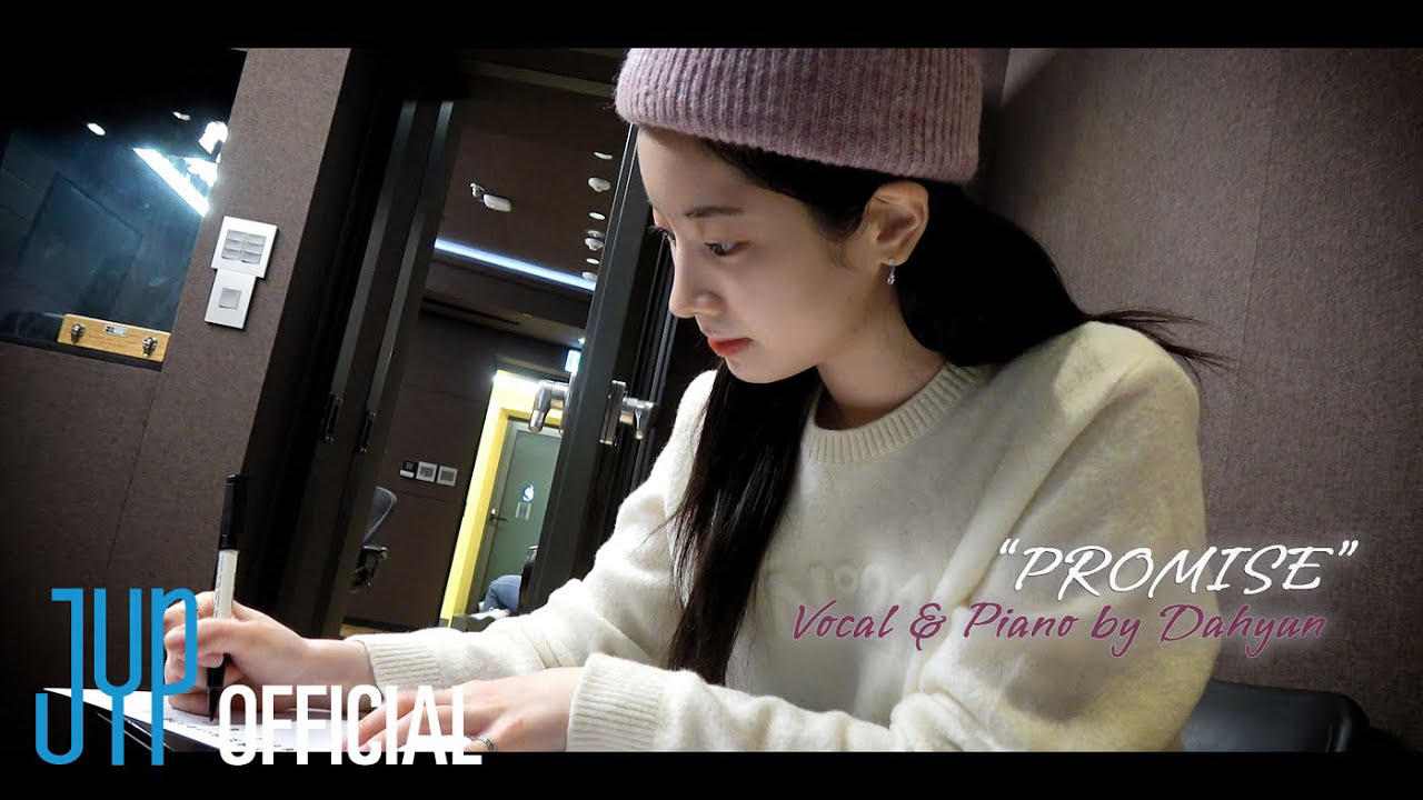 Behind-the-scenes cut of Dahyun (TWICE)