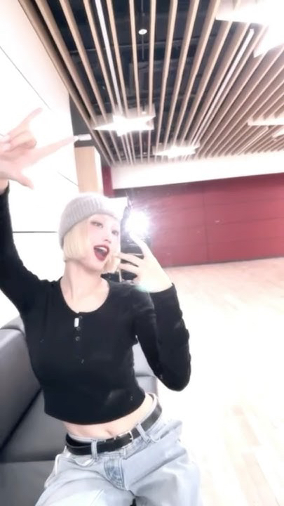Behind-the-scenes cut of Momo (TWICE)