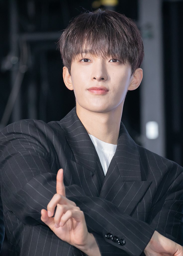 DK (SEVENTEEN)的最新照片