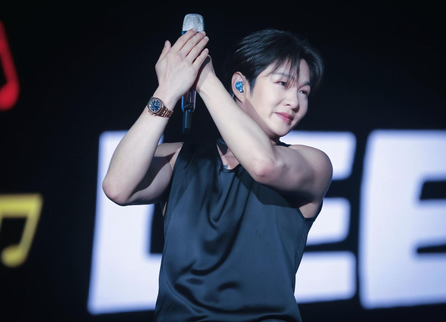 Behind-the-scenes cut of Lee Changsub (BTOB)