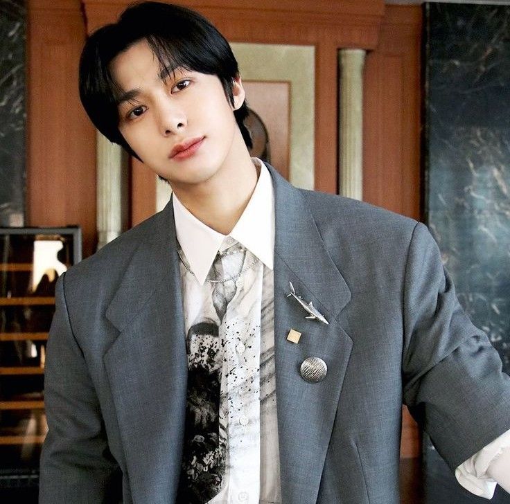 A moment captured by Hyungwon (MONSTA X)'s fan
