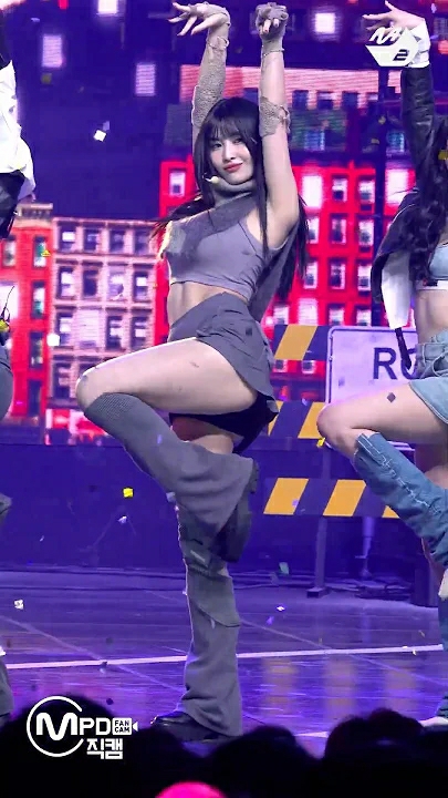 Foto aktivitas terbaru Momo (TWICE)
