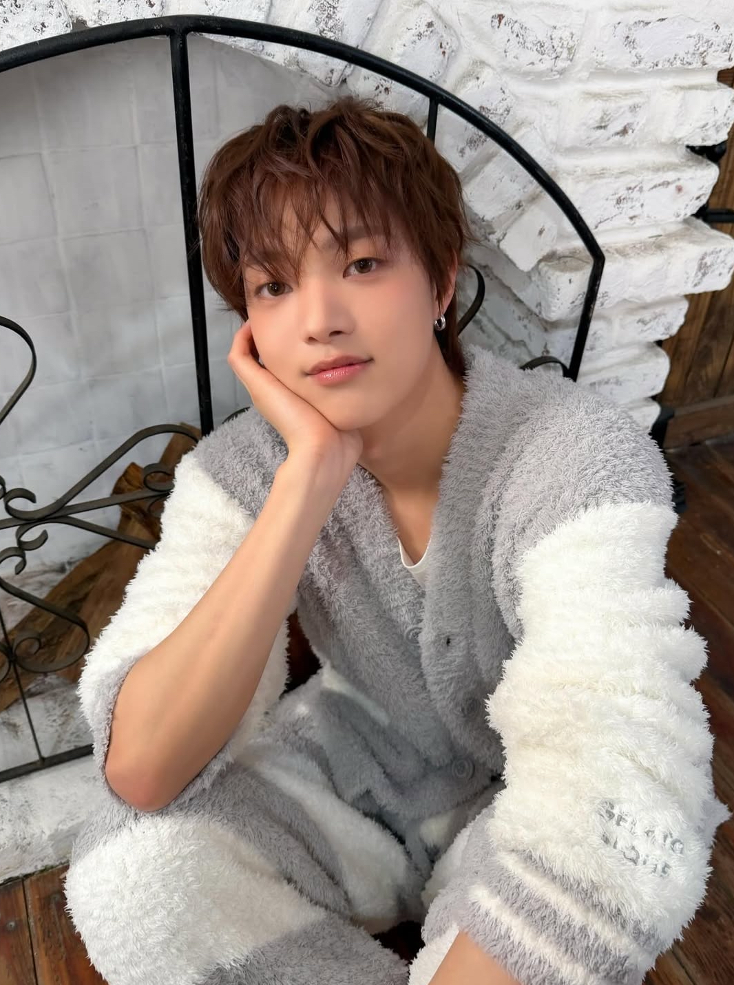 Recent activity shot of EJ (&TEAM)