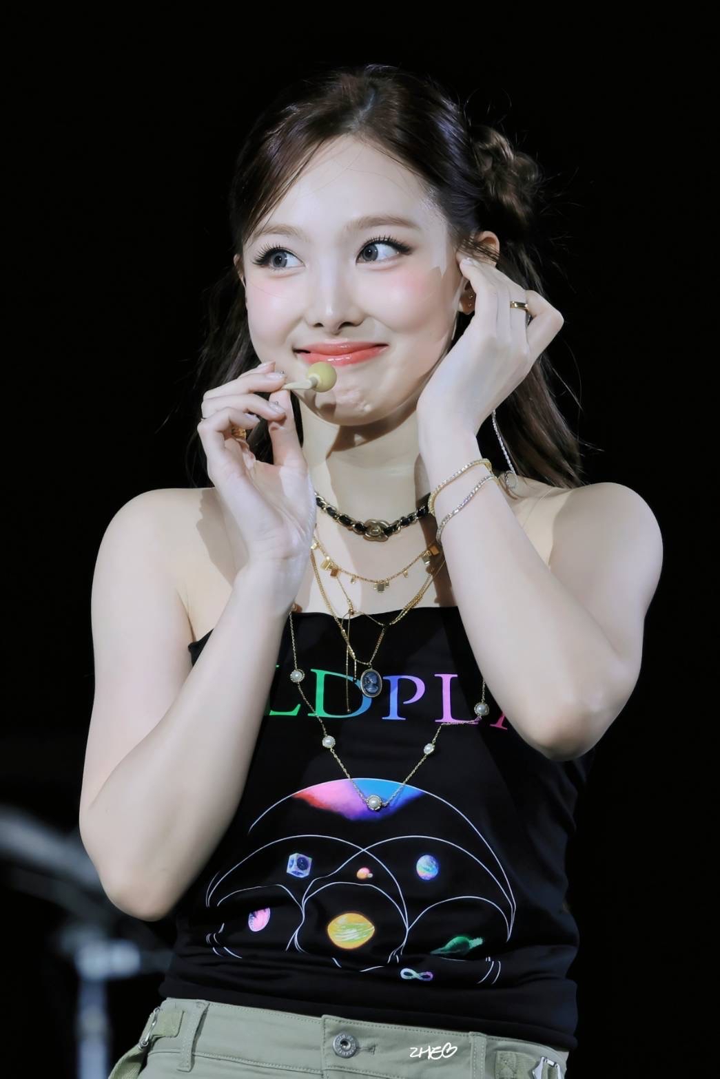 Behind-the-scenes cut of Nayeon (TWICE)
