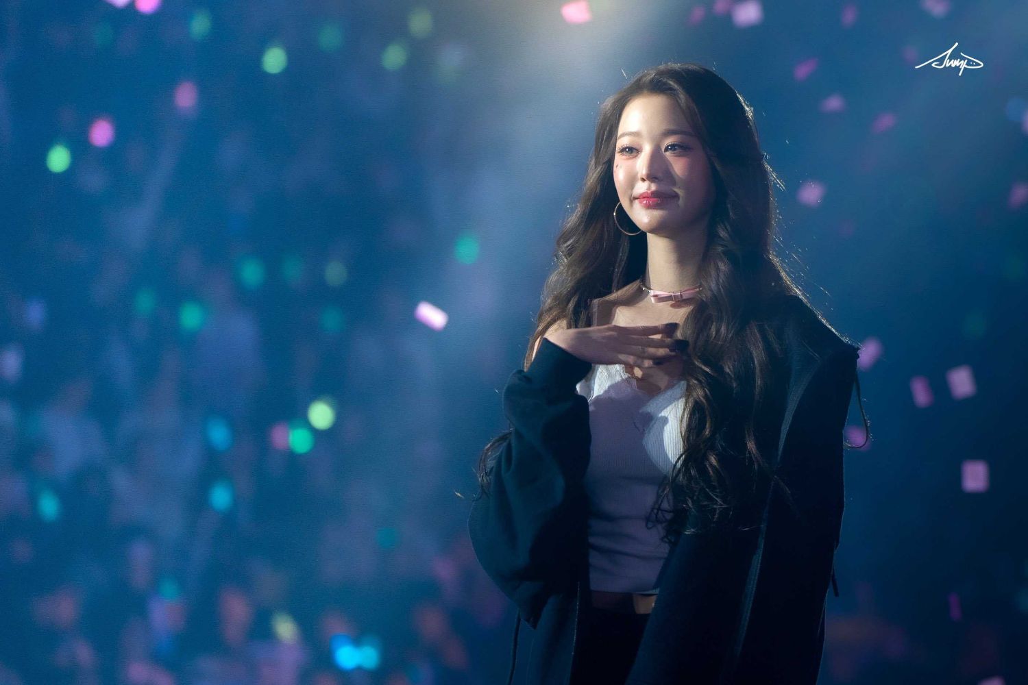 Behind-the-scenes cut of IVE