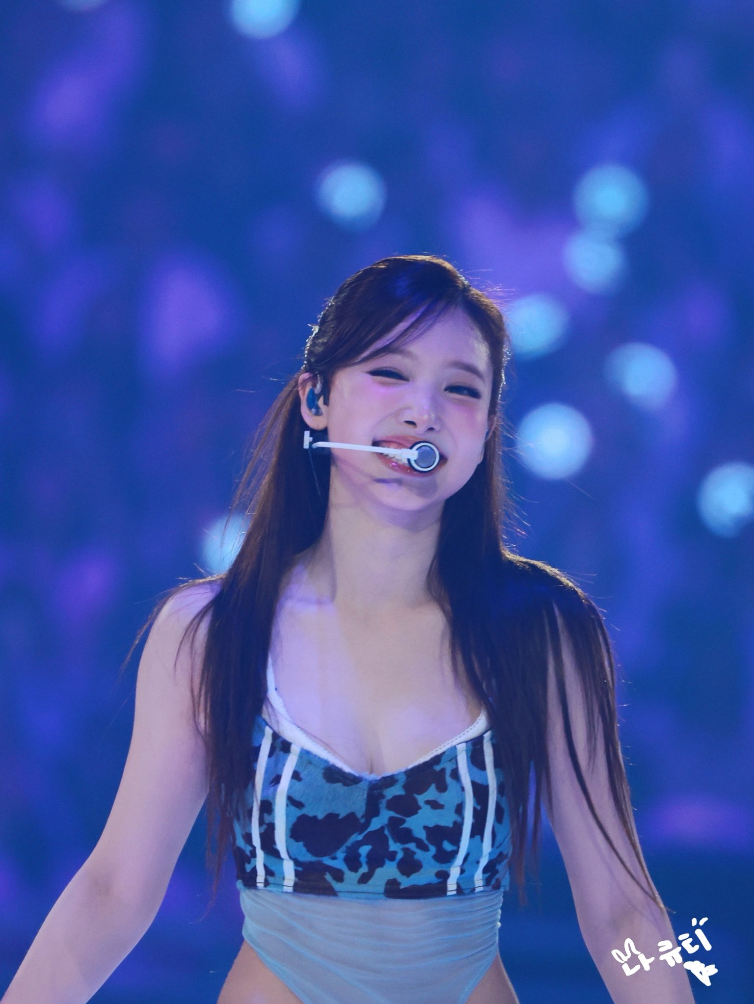 A moment captured by Nayeon (TWICE)'s fan
