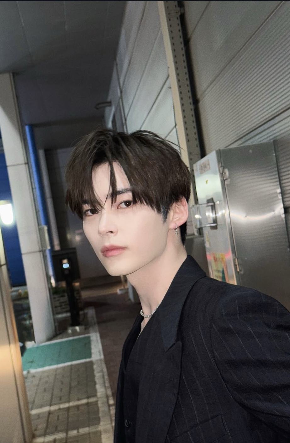Behind-the-scenes cut of Sung Hanbin (ZEROBASEONE)
