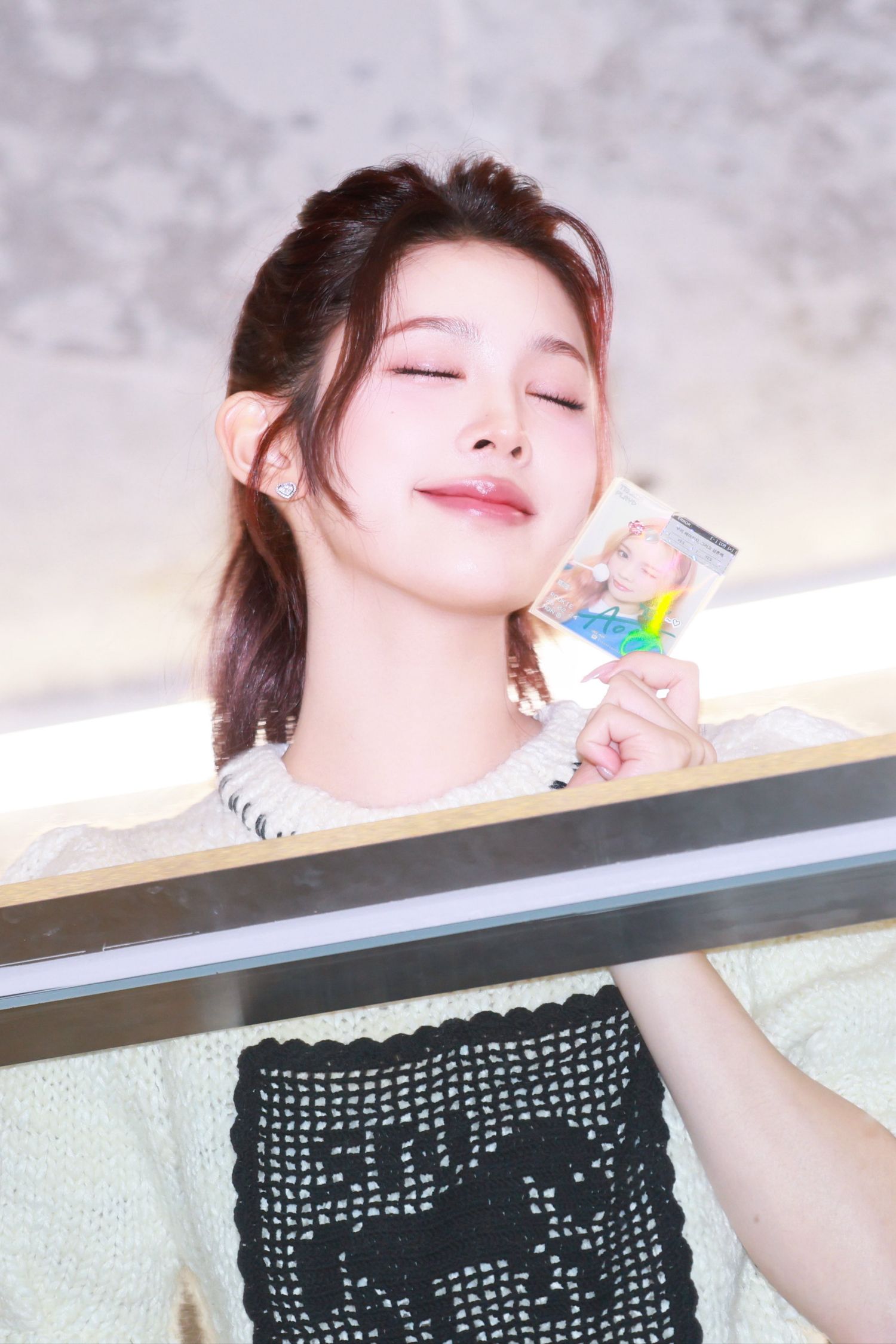 Behind-the-scenes cut of A-na (Hearts2Hearts)