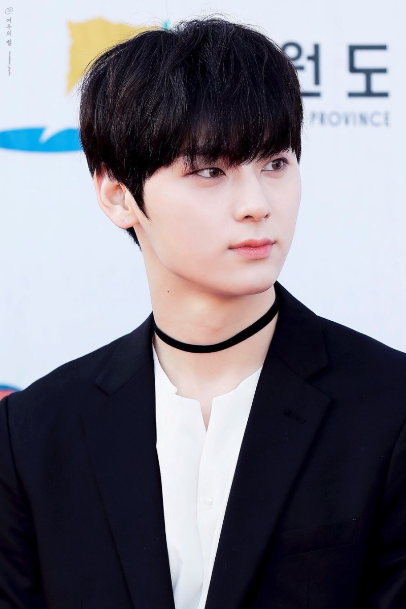 A moment captured by Hwang Minhyun's fan