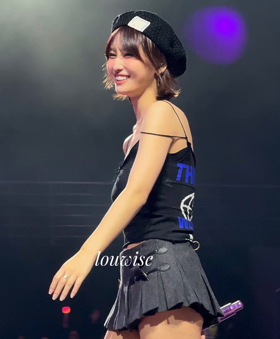 Foto terbaru Momo (TWICE)
