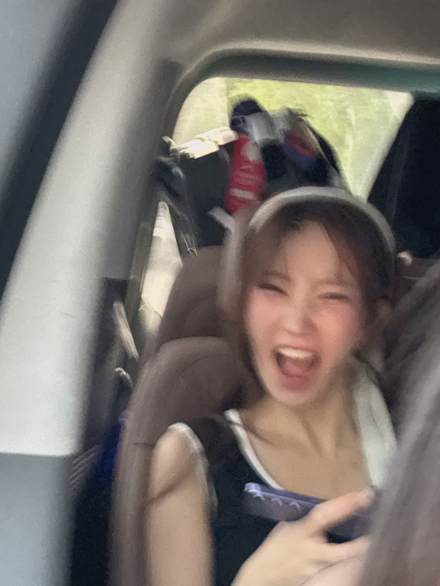 A moment captured by Magenta (QWER)'s fan