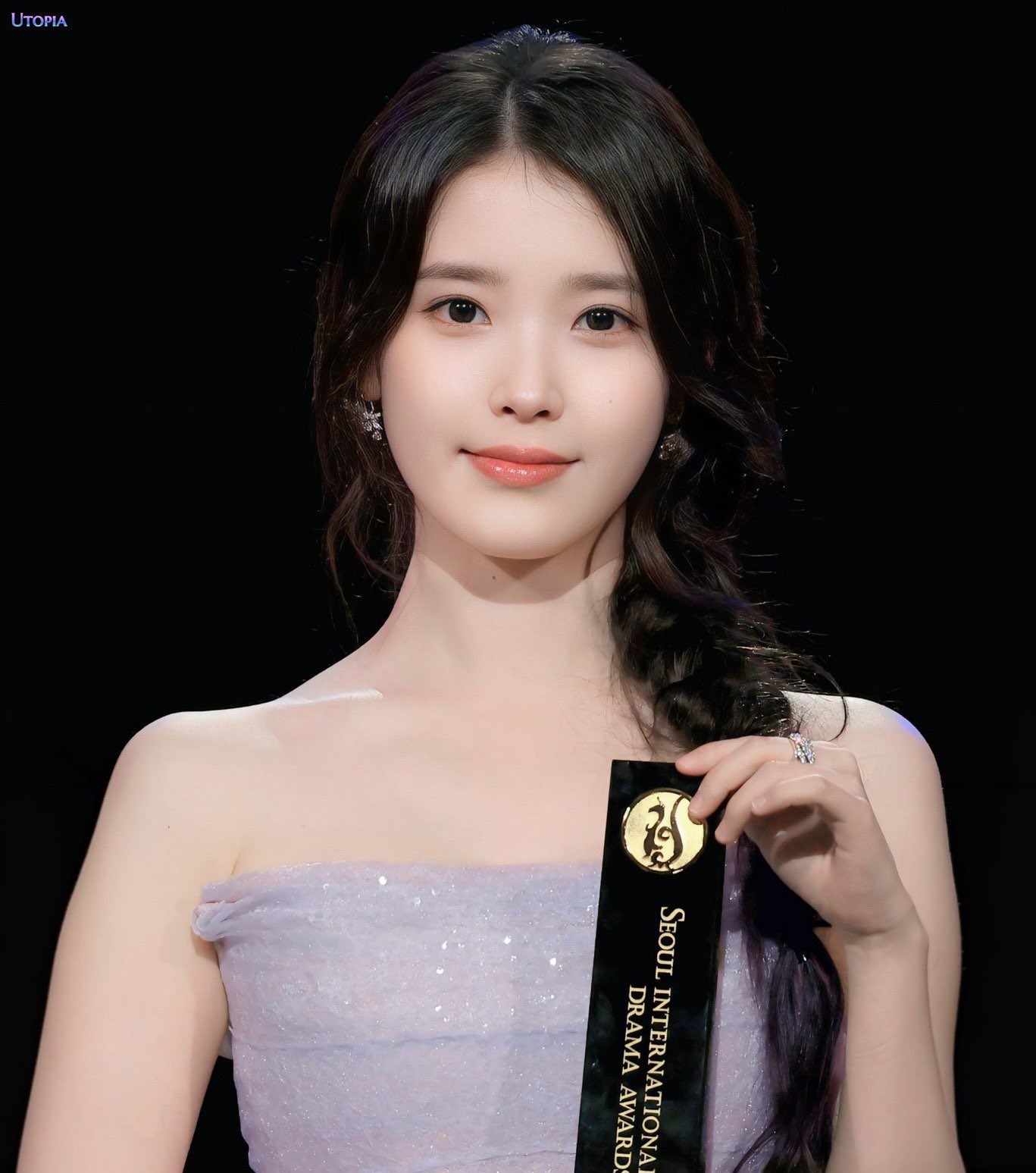Behind-the-scenes cut of IU