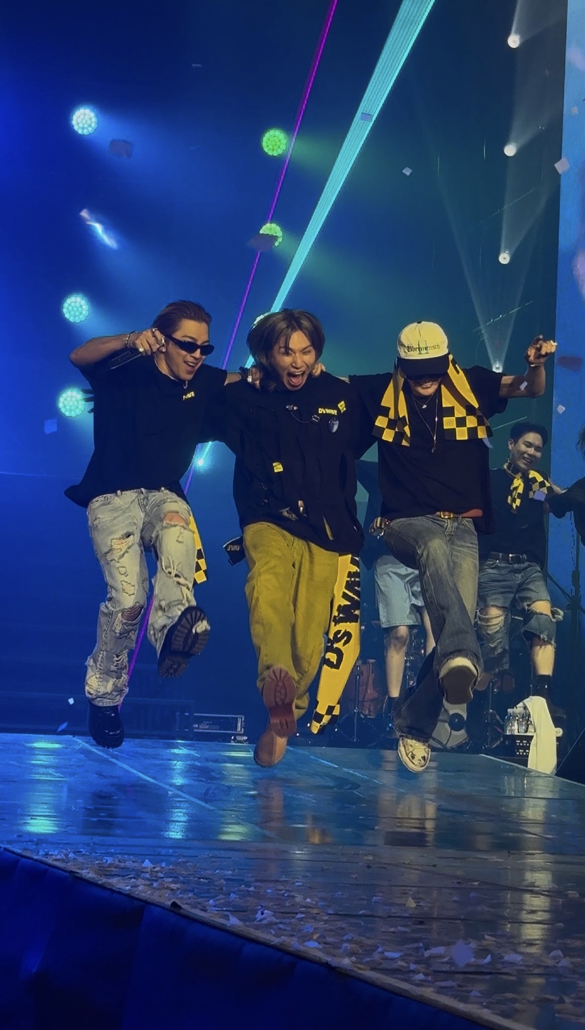 Behind-the-scenes cut of BIGBANG
