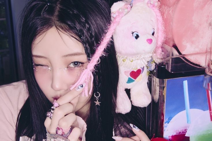 Recent activity shot of Wonhee (ILLIT)