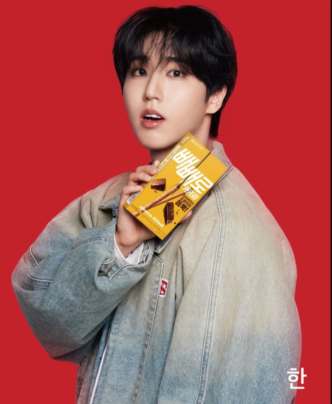 Behind-the-scenes cut of HAN (Stray Kids)
