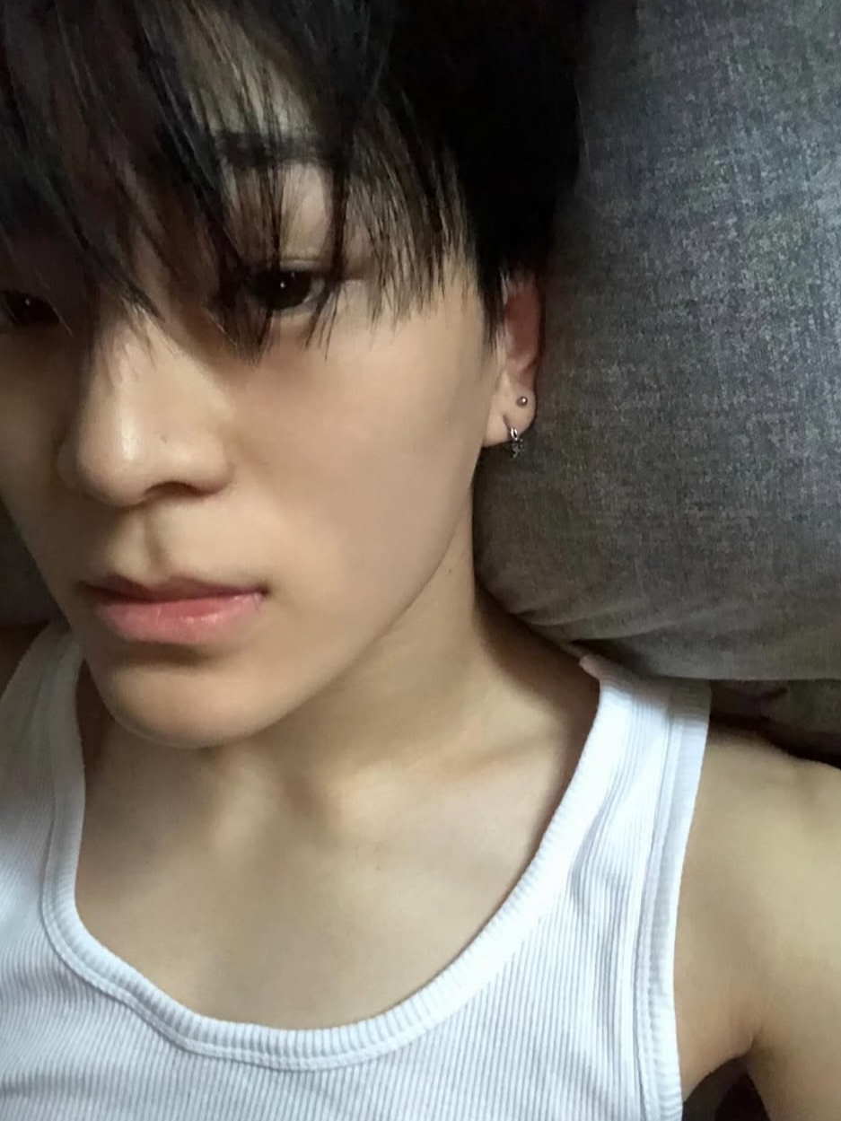 Behind-the-scenes cut of Kim Junmin (WHIB)