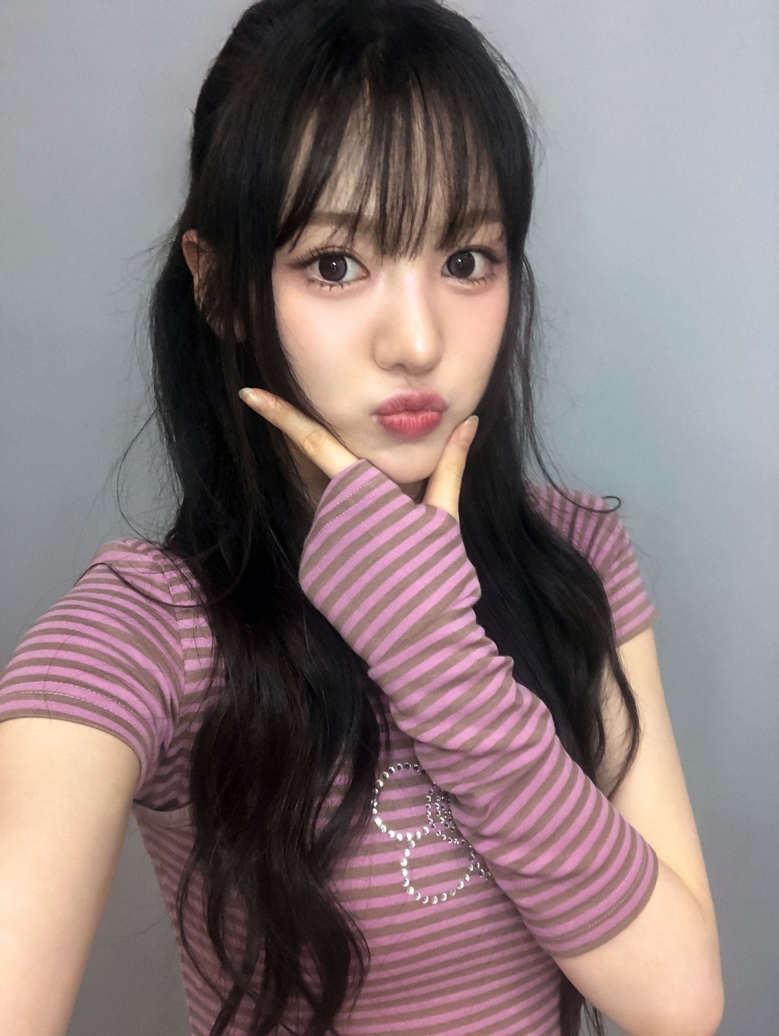 Behind-the-scenes cut of SUI (KiiiKiii)