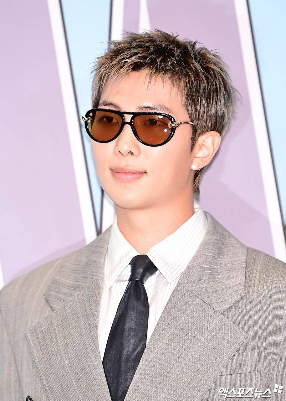 RM (방탄소년단)의 최신 사진