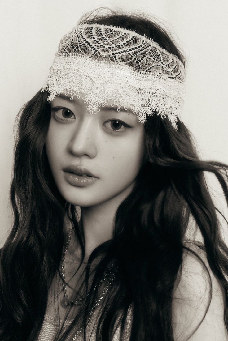 Behind-the-scenes cut of Minju (ILLIT)