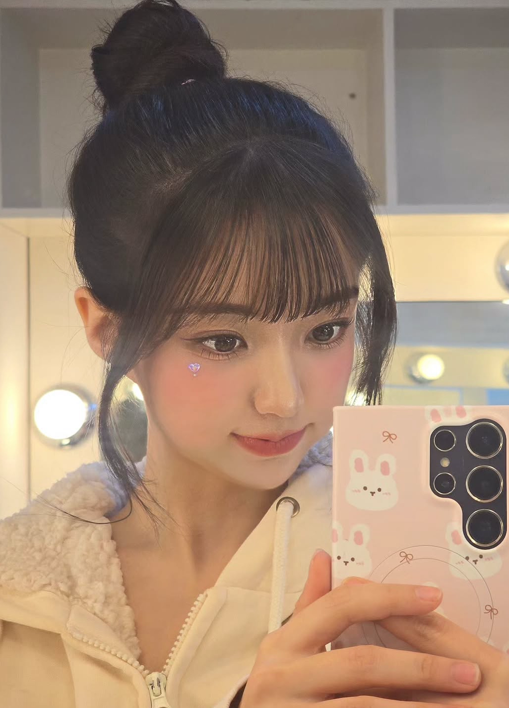 Recent activity shot of Yeseo (MADEIN)