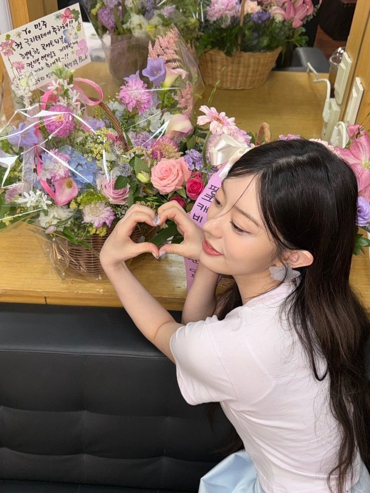 Behind-the-scenes cut of Minju (ILLIT)