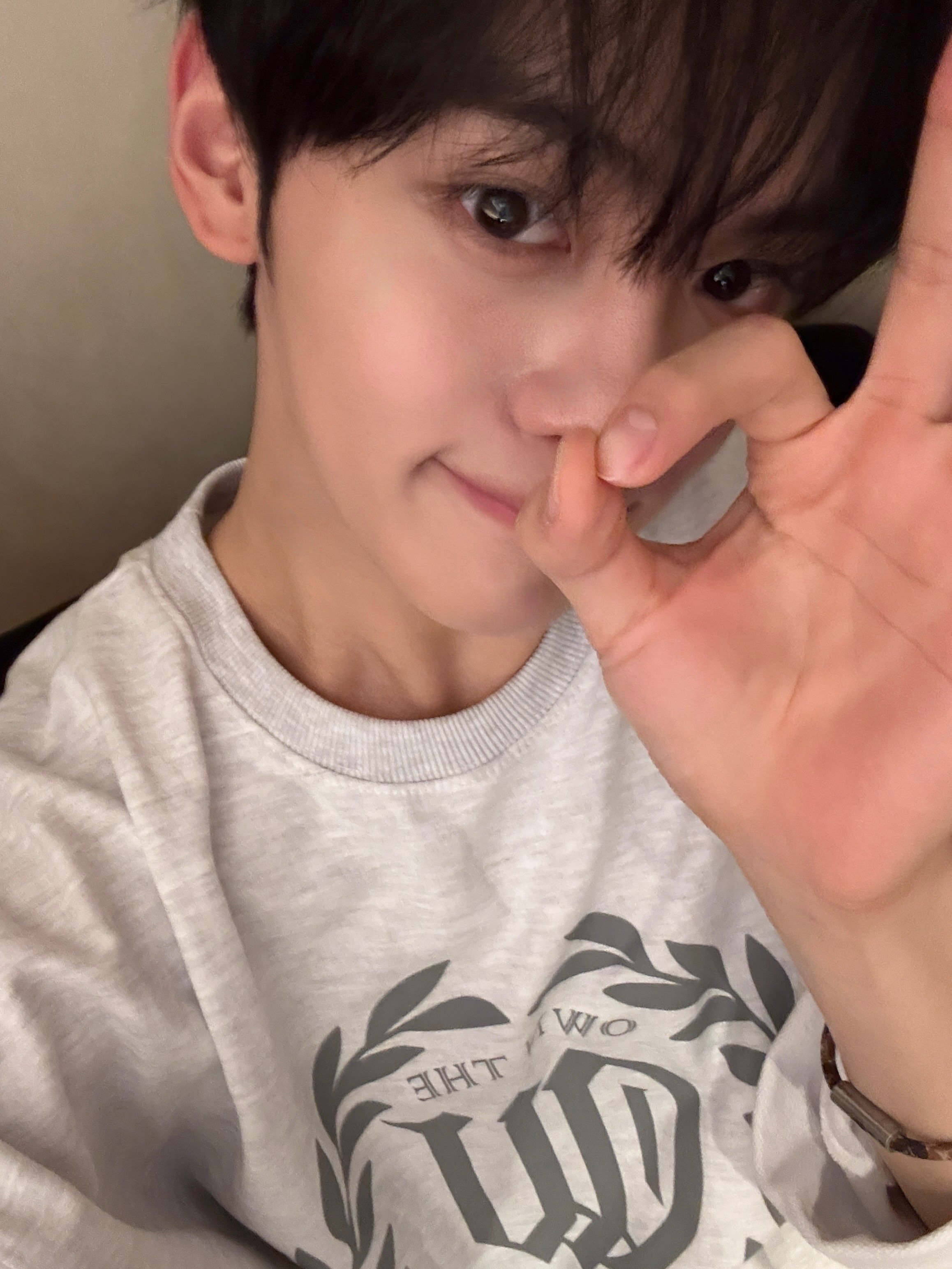 Recent activity shot of Kim Gyuvin (ZEROBASEONE)
