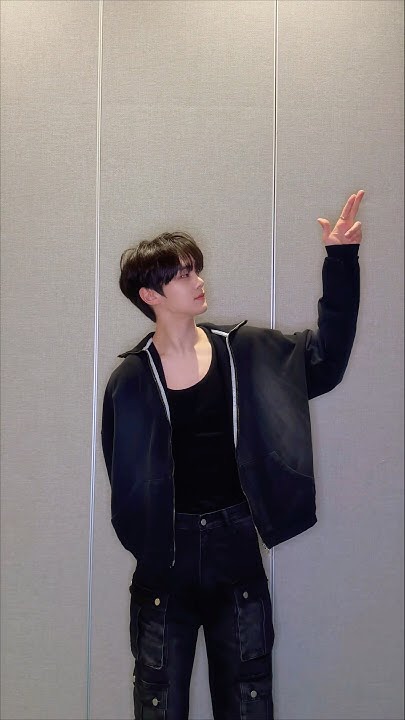 A moment captured by Kim Gyuvin (ZEROBASEONE)'s fan