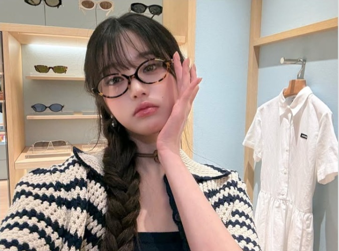 A moment captured by Jang Wonyoung (IVE)'s fan