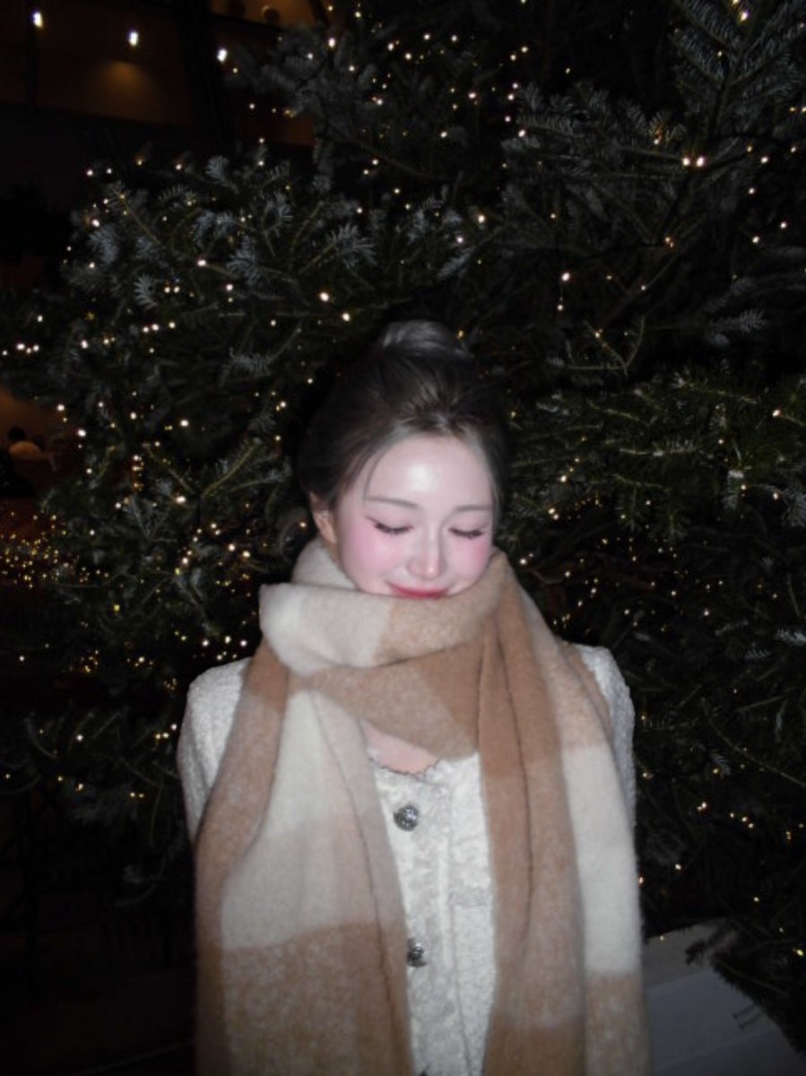 A moment captured by tripleS's fan