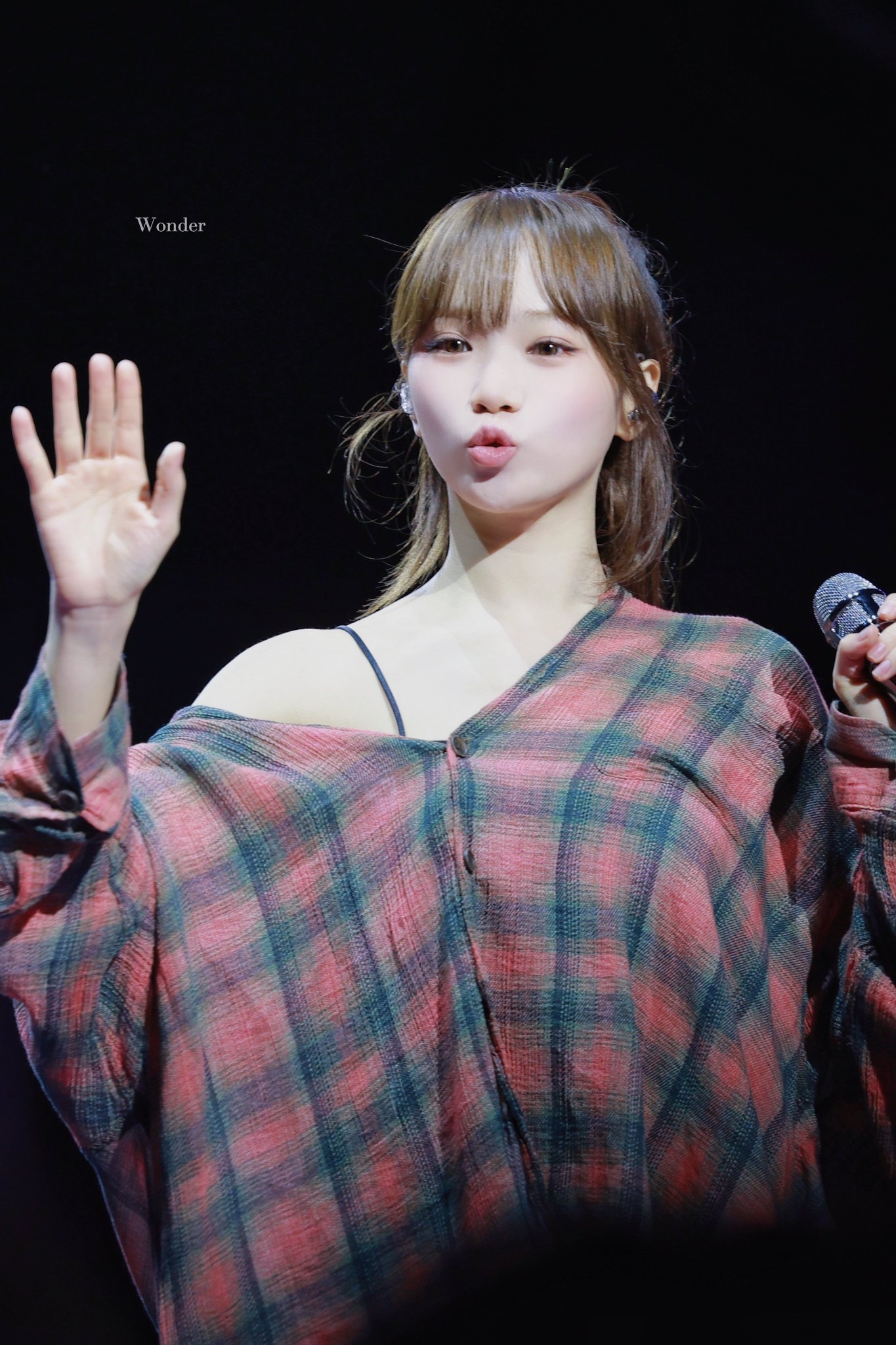 김채원 (르세라핌)의 최신 사진