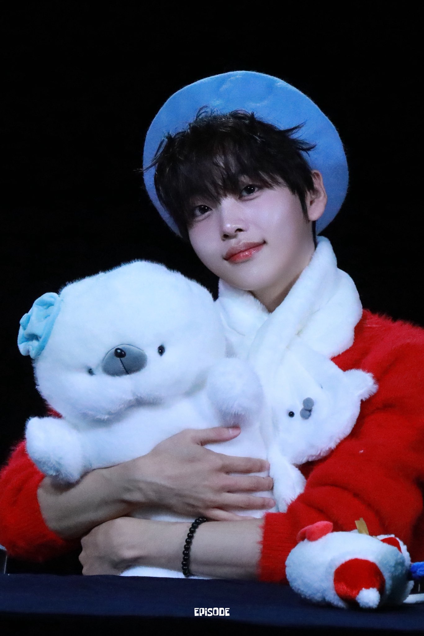 Latest photo of Hyeongjun (CRAVITY)