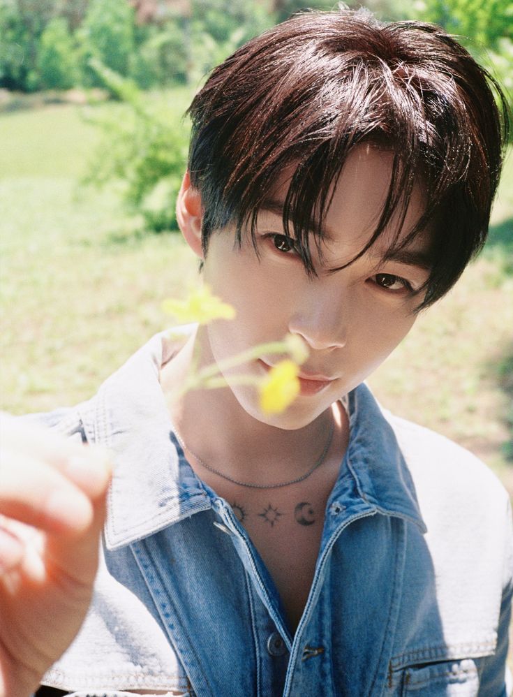 Recent activity shot of Sung Hanbin (ZEROBASEONE)