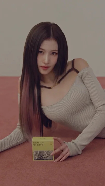 사나 (TWICE)의 비하인드 컷