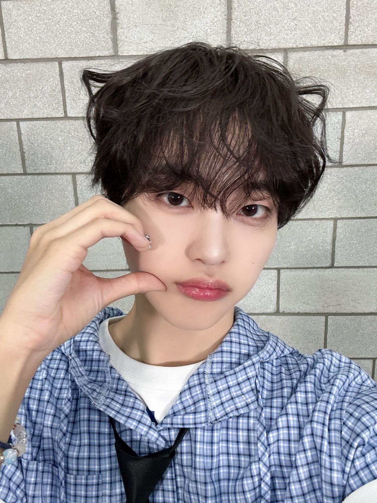 Latest photo of Hyeongjun (CRAVITY)