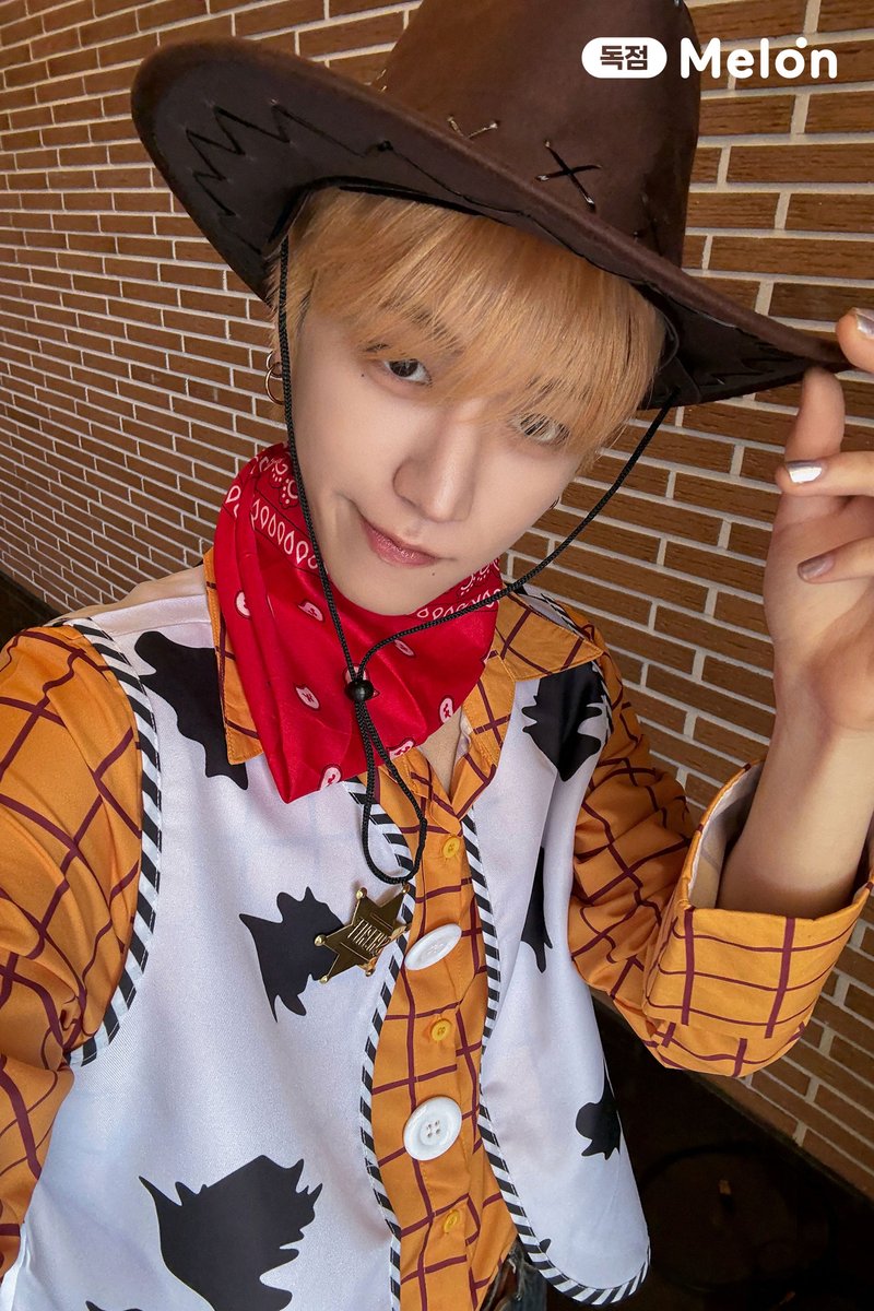 Behind-the-scenes cut of Riwoo (BOYNEXTDOOR)