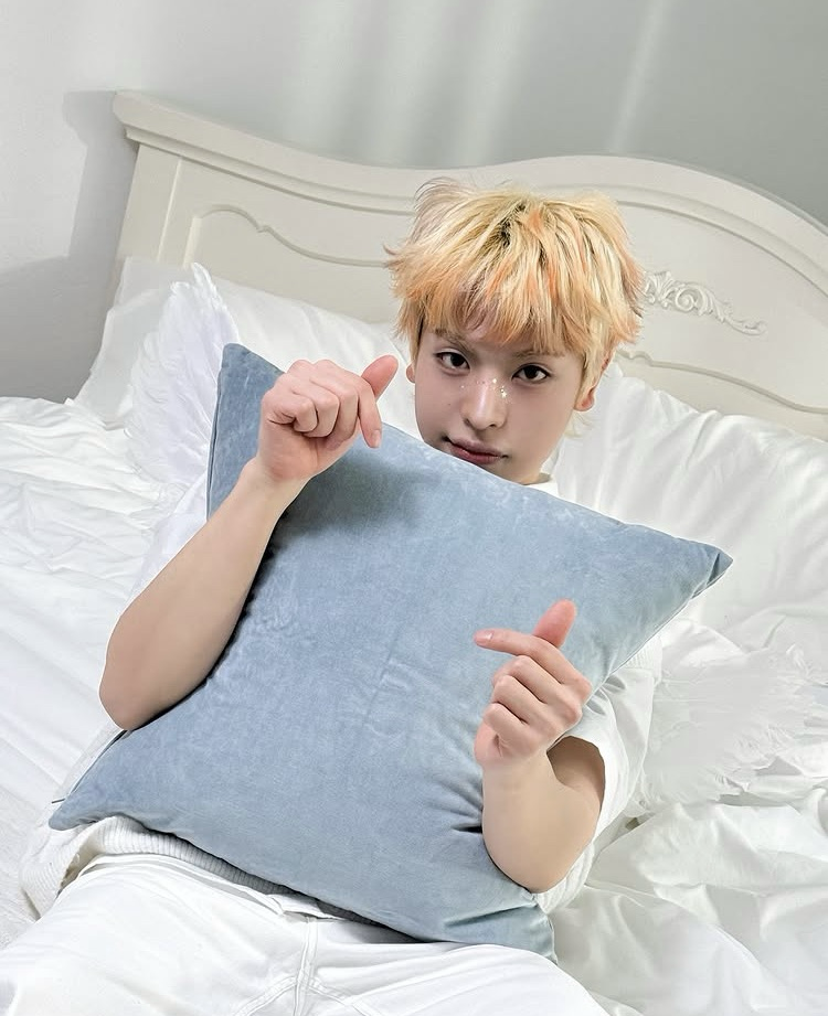 Behind-the-scenes cut of Yechan (Xikers)